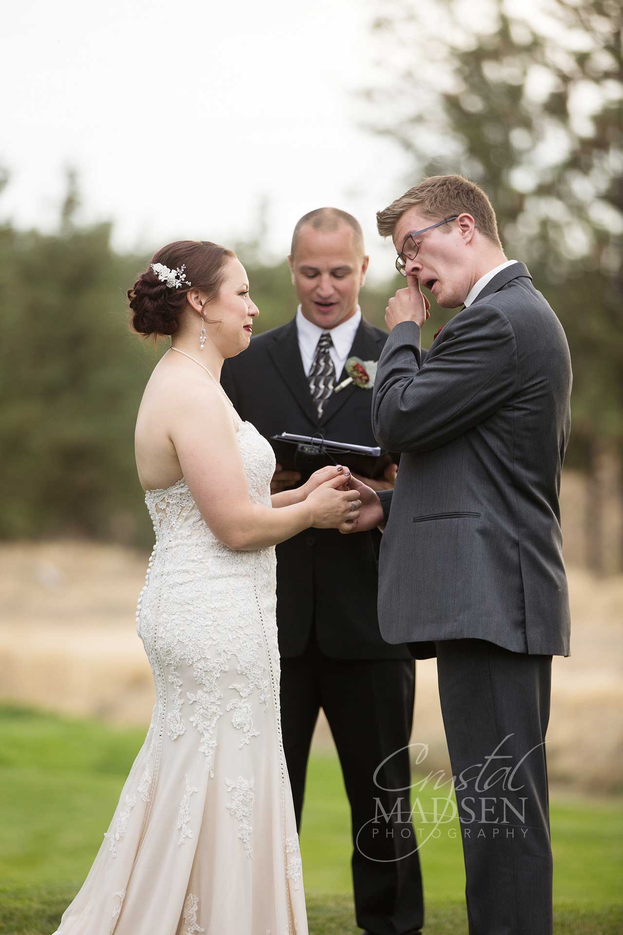 emotional wedding photos