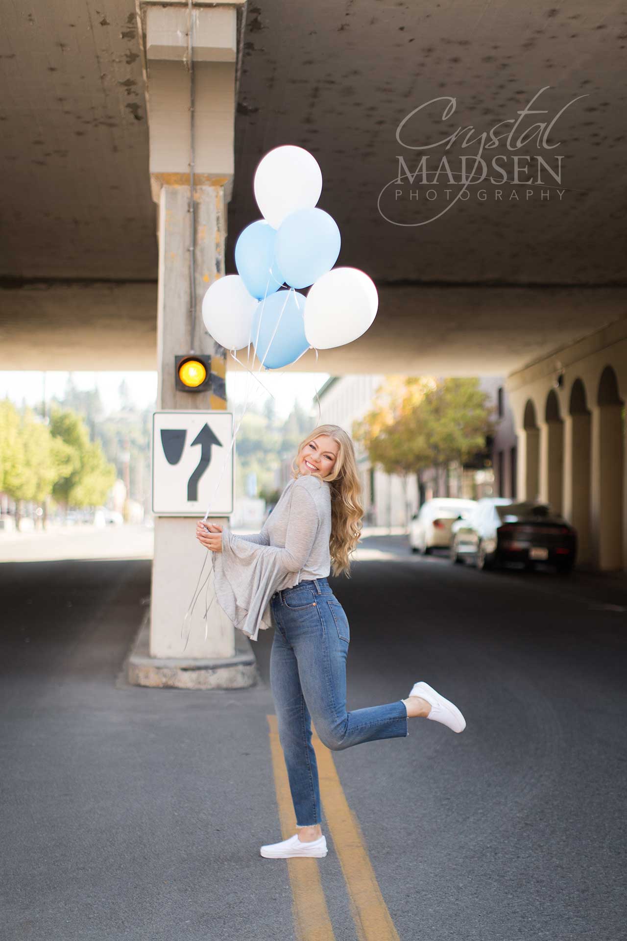 balloons are great props for senior pictures